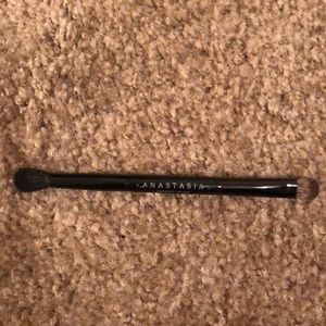 Anastasia double ended eye shadow brush